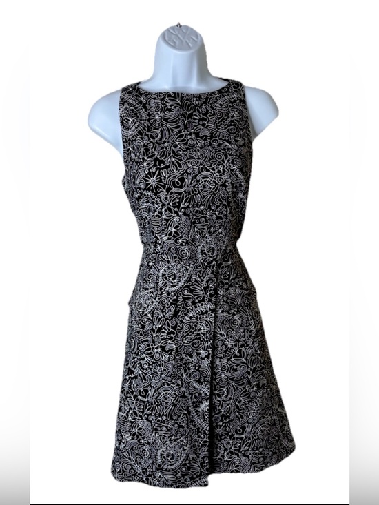 Tory Burch Dresses & Skirts - Tory Burch Paisley Doodle Sheath Dress Black White Sleeveless Size 2